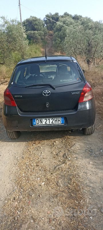 Usata Toyota Yaris 90 CV (66 kW) 2009 Nero Utilitaria