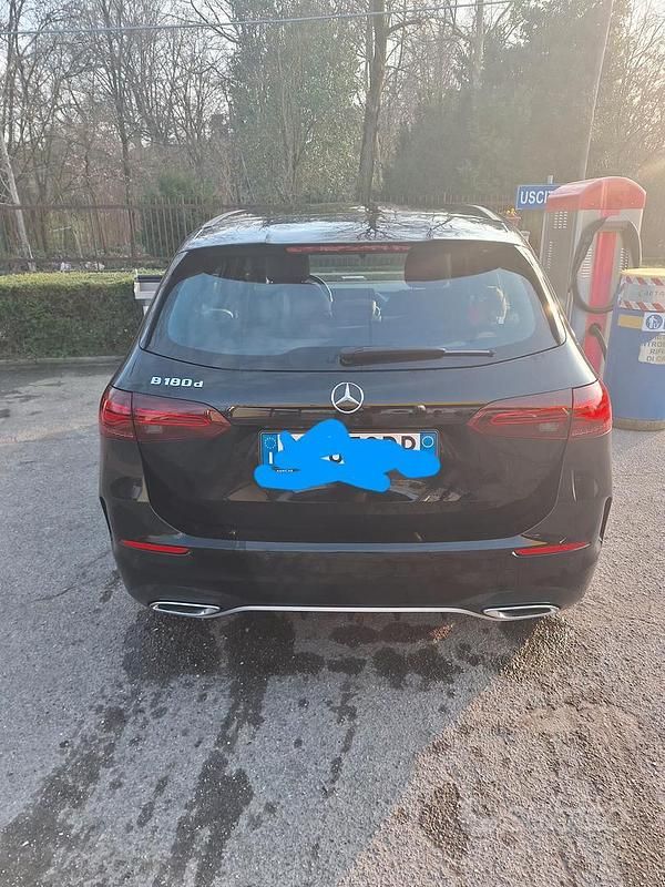 Usata Mercedes B180 Advanced Plus 116 CV (85 kW) 2024 Nero Monovolume