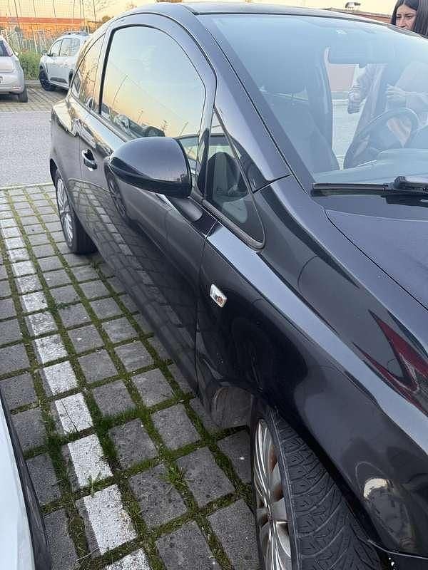 Usata Opel Corsa Edition 75 CV (55 kW) 2011 Utilitaria