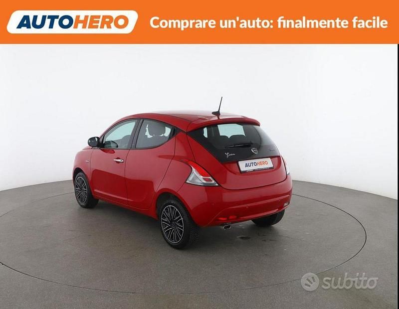 Usata Lancia Ypsilon Gold 69 CV (50 kW) 2021 Rosso Utilitaria