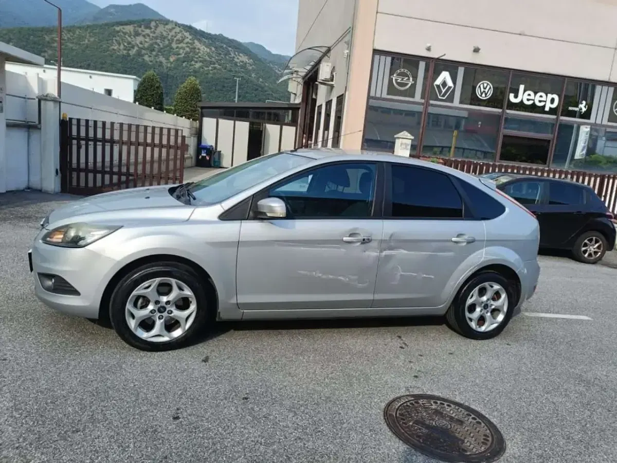 Usata Ford Focus 116 CV (85 kW) 2010 Grigio Berlina