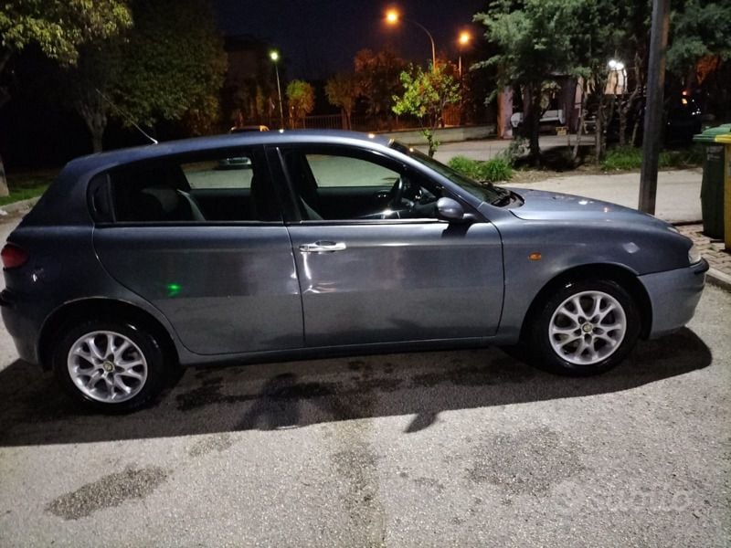 Usata 2004 Alfa Romeo 147 Due volumi | 600 € (Super prezzo) - Immagine 1/4