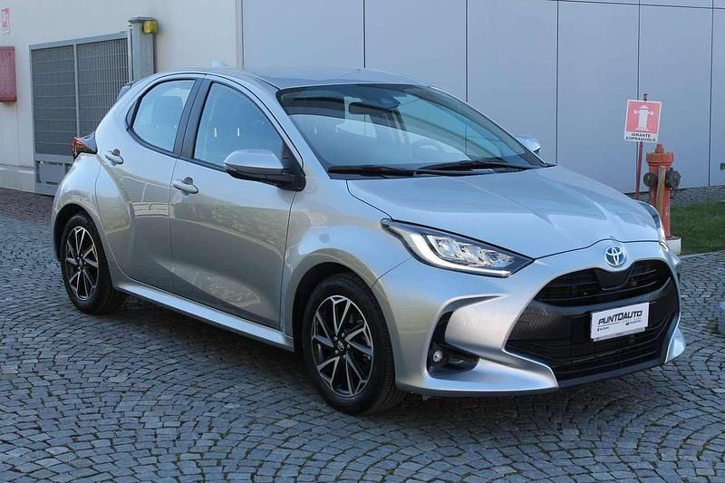 Second-hand Toyota Yaris Hybrid Trend 116 CP (85 kW) 2022 Argintiu Hatchback