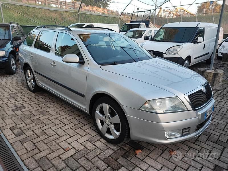 Grigio Usata 2007 Skoda Octavia Ambiente Station wagon | 1990 € (Buon prezzo) - Immagine 1/4