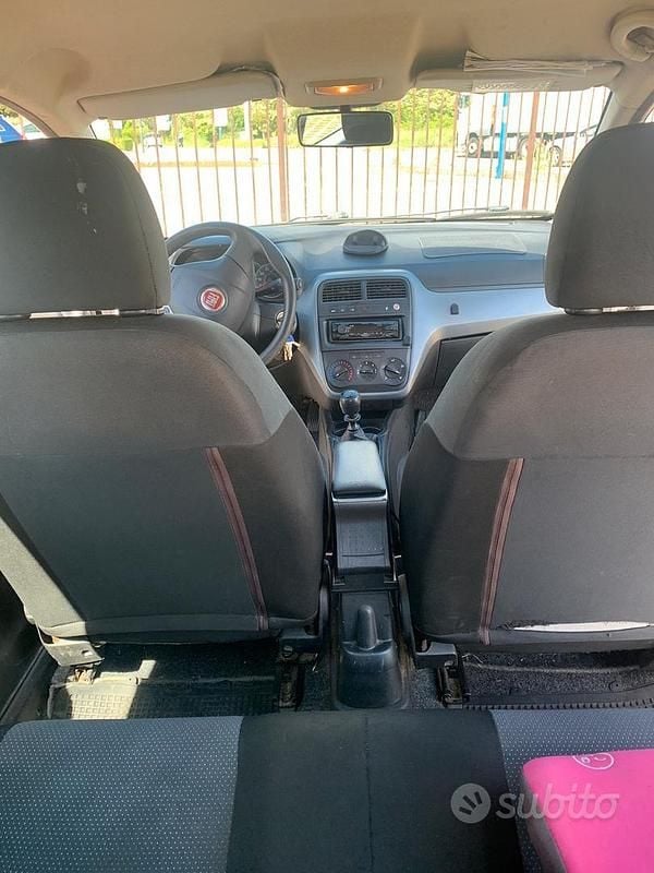 Usata Fiat Grande Punto 77 CV (56 kW) 2010 Grigio Utilitaria