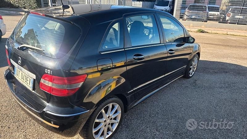 Usata Mercedes B180 109 CV (80 kW) 2008 Nero Monovolume