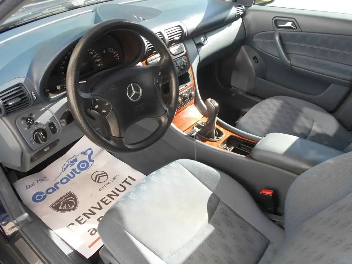 Usata Mercedes C220 Classic 143 CV (105 kW) 2003 Blu/azzurro Station wagon