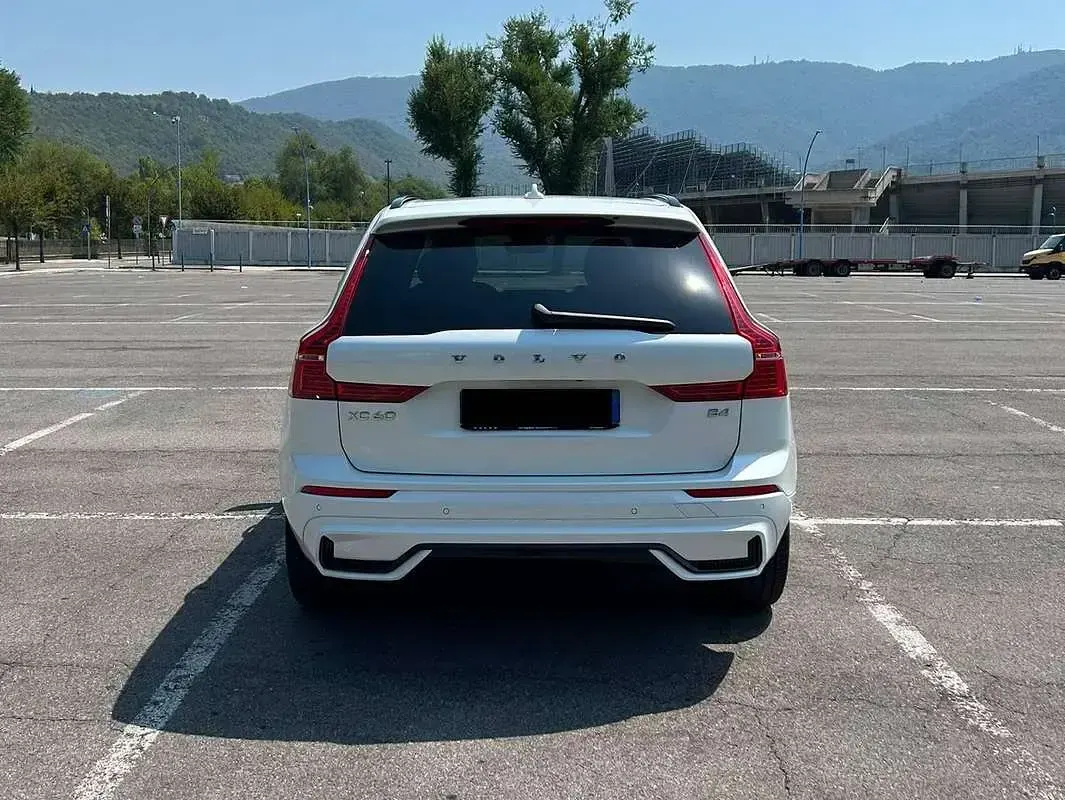 Usata Volvo XC60 197 CV (144 kW) 2024 Bianco SUV