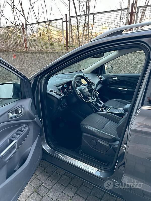 Usata Ford Kuga 150 CV (110 kW) 2017 Nero SUV