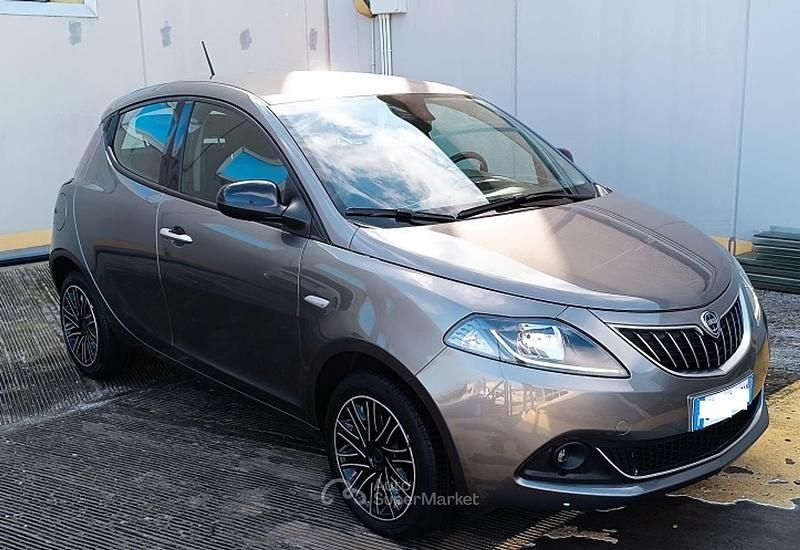 Usata Lancia Ypsilon 69 CV (50 kW) 2023 Gray Utilitaria