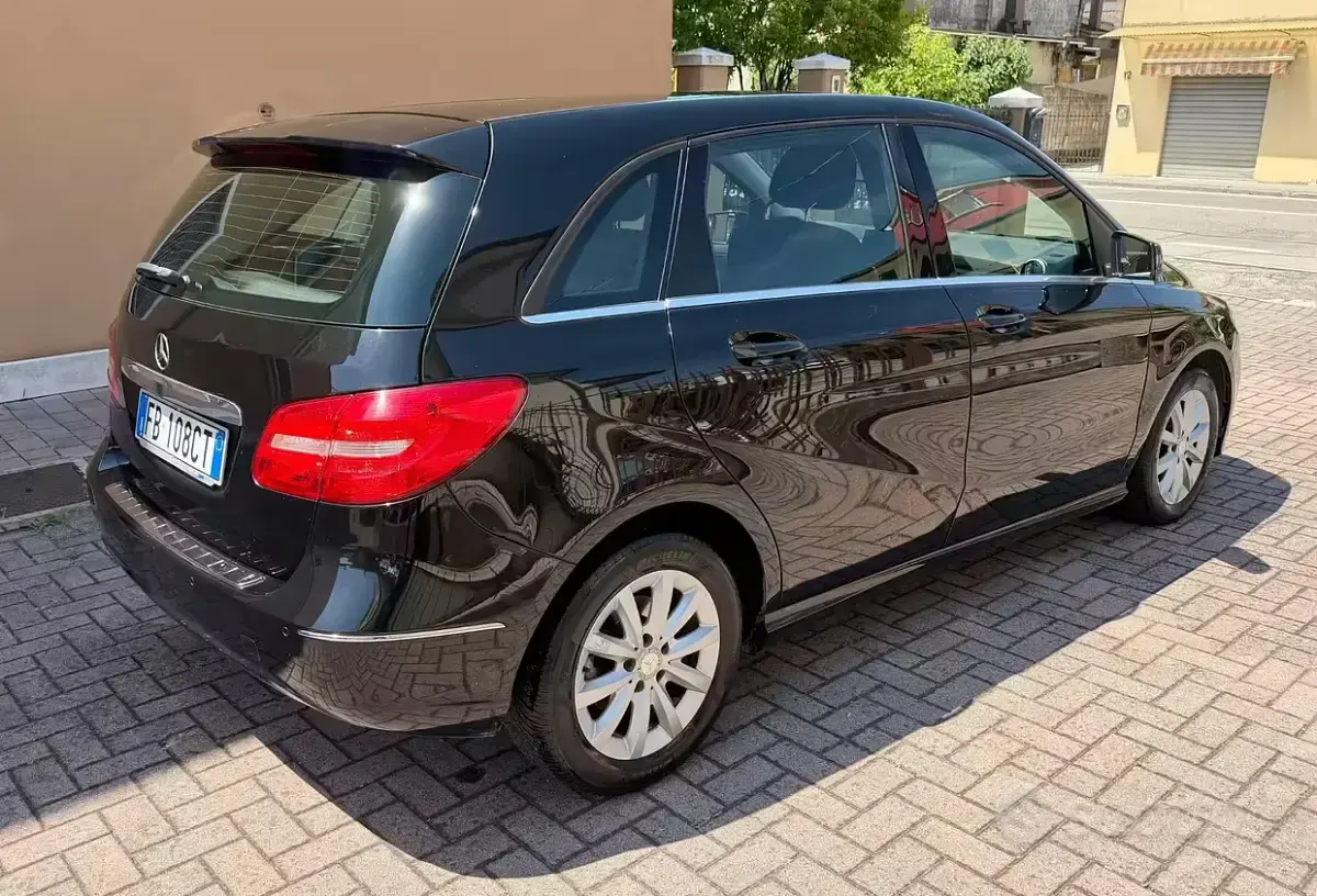 Usata Mercedes B180 109 CV (80 kW) 2014 Nero Utilitaria