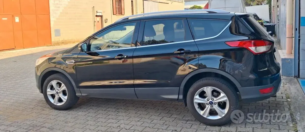 Usata Ford Kuga Titanium 120 CV (88 kW) 2016 Nero SUV