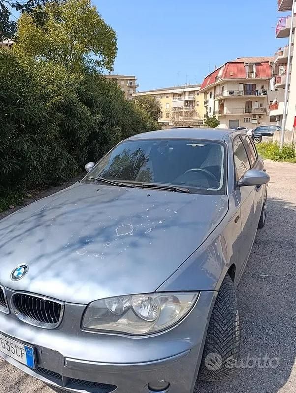 Usata BMW 118 122 CV (89 kW) 2006 Grigio Utilitaria