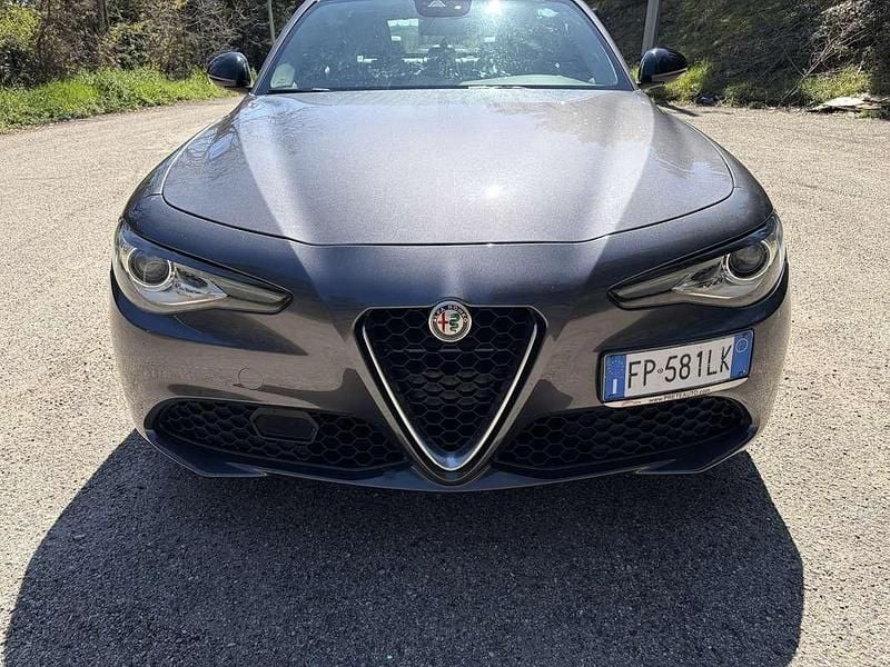Usata Alfa Romeo Giulia Executive 180 CV (132 kW) 2018 Grigio Berlina