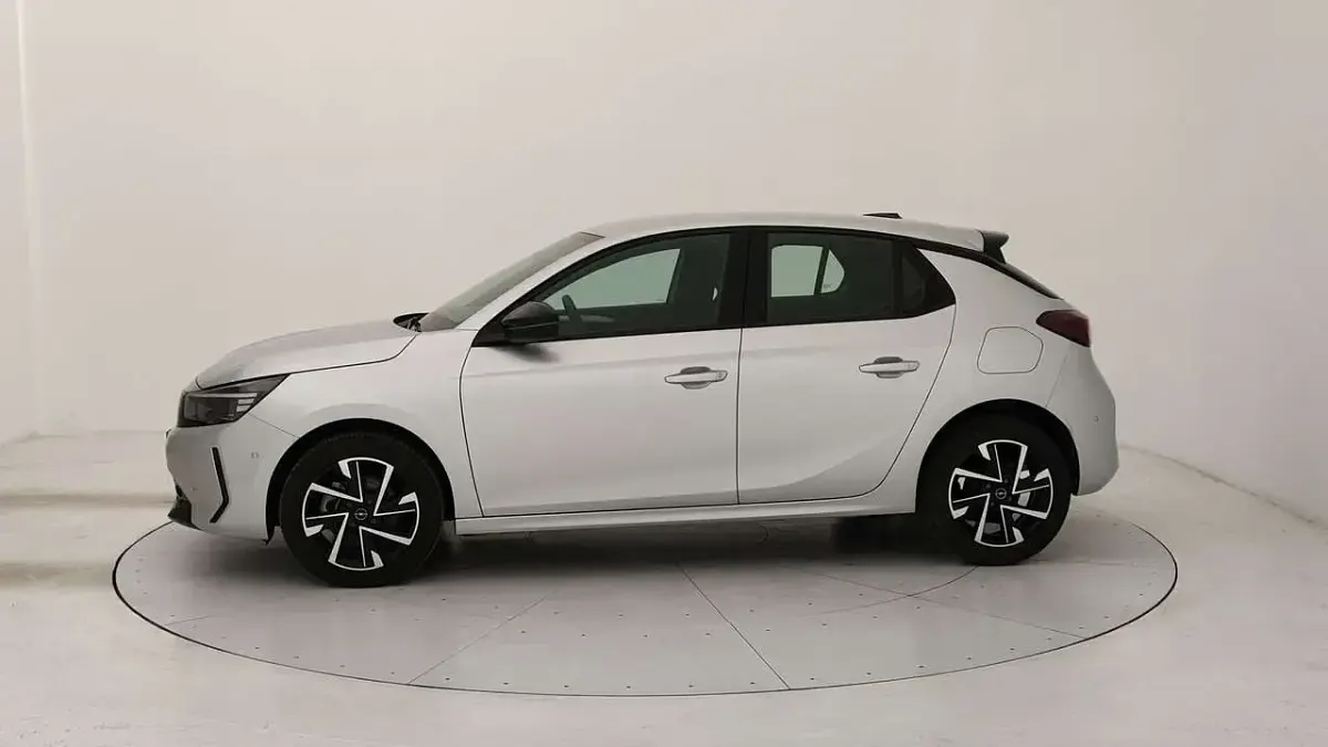 Usata Opel Corsa 101 CV (74 kW) 2025 Kaolin white Utilitaria
