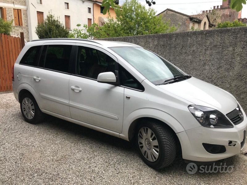 Usata 2012 Opel Zafira Monovolume | 4500 € (Molto cara) - Immagine 1/4