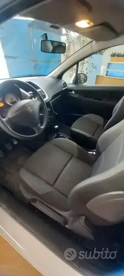Usata Peugeot 207 68 CV (50 kW) 2010 Grigio Utilitaria