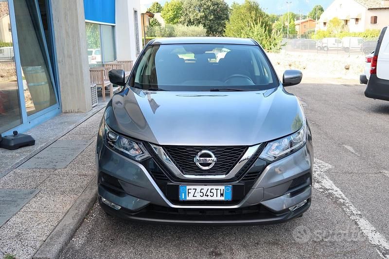 Grigio Usata 2019 Nissan Qashqai SUV | 15.900 € (Buon prezzo) - Immagine 1/4