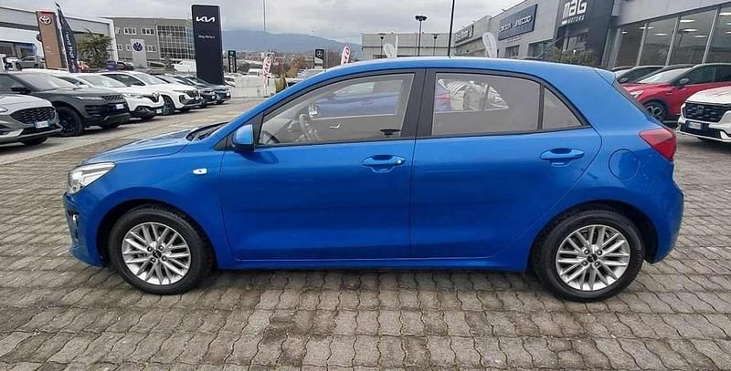 Usata Kia Rio Style 82 CV (60 kW) 2023 Blu/azzurro Berlina