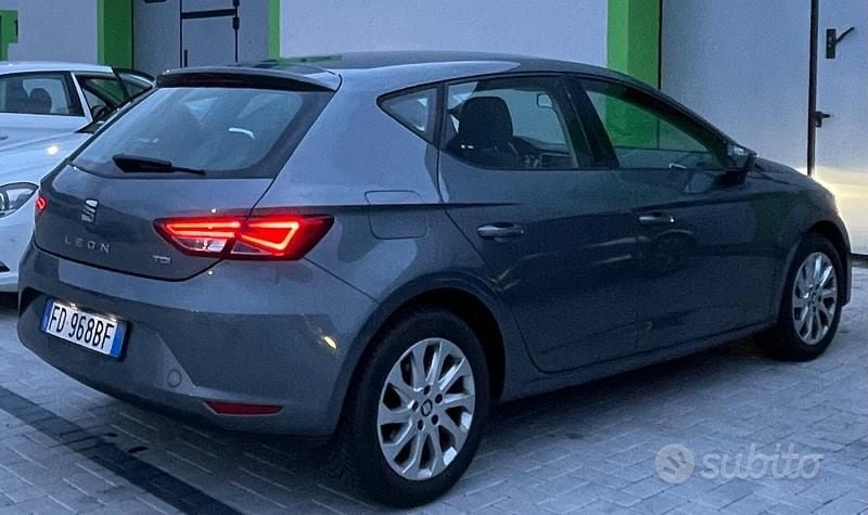 Usata Seat Leon Business 110 CV (80 kW) 2016 Grigio Berlina