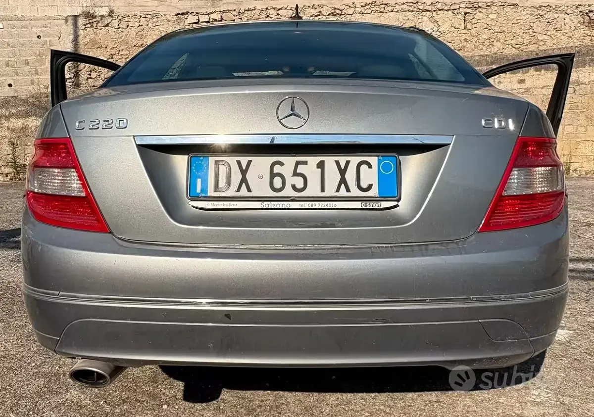 Usata Mercedes C220 Elegance 170 CV (125 kW) 2009 Grigio Berlina