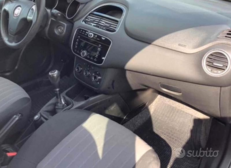 Usata Fiat Punto 95 CV (69 kW) 2017 Utilitaria