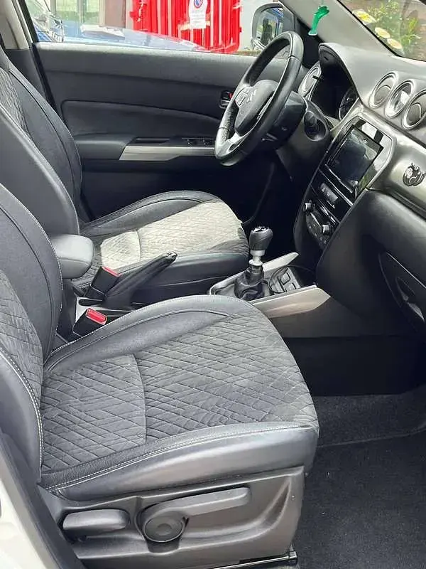Usata Suzuki Vitara 129 CV (94 kW) 2020 Bianco SUV