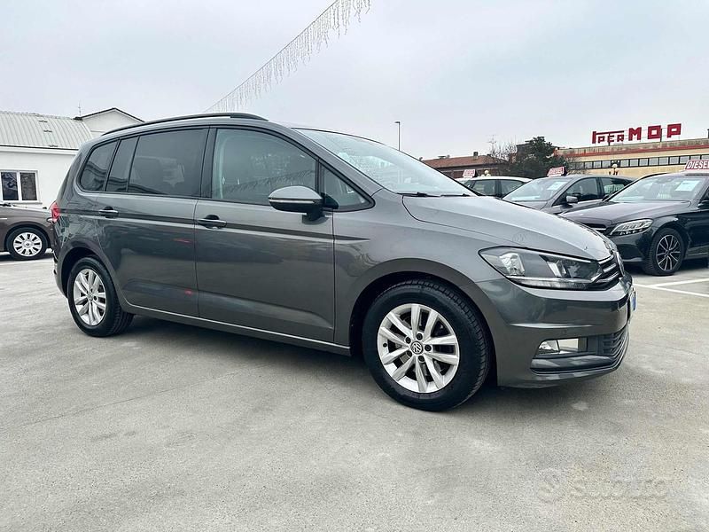 Usata VW Touran Highline 116 CV (85 kW) 2016 Grigio Monovolume