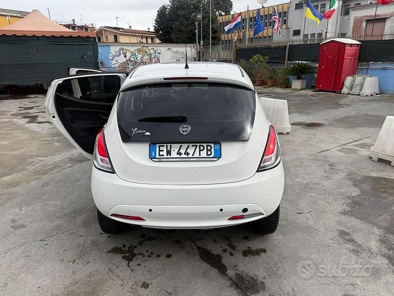 Usata Lancia Ypsilon 85 CV (62 kW) 2014 Bianco Utilitaria