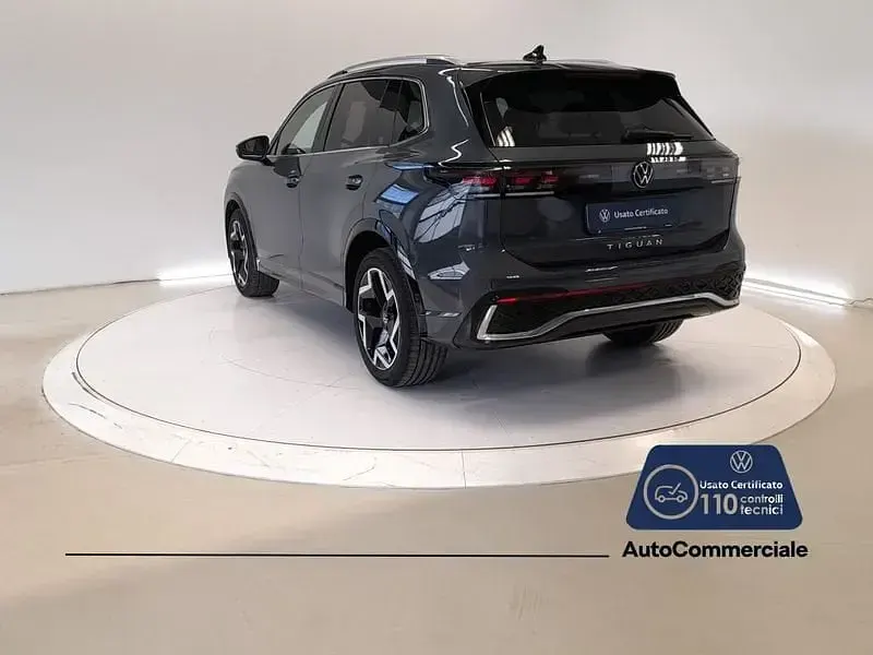 Usata VW Tiguan R-line 150 CV (110 kW) 2025 Grigio scuro SUV