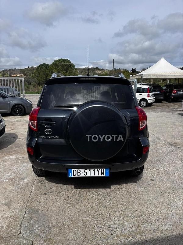 Usata Toyota RAV4 Luxury 177 CV (130 kW) 2006 Grigio SUV