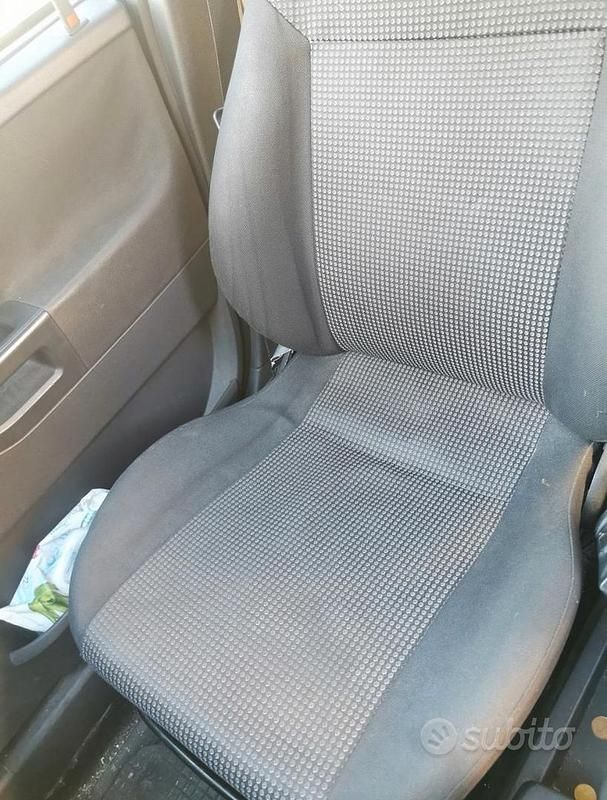 Usata Opel Meriva 100 CV (73 kW) 2010 Grigio Monovolume