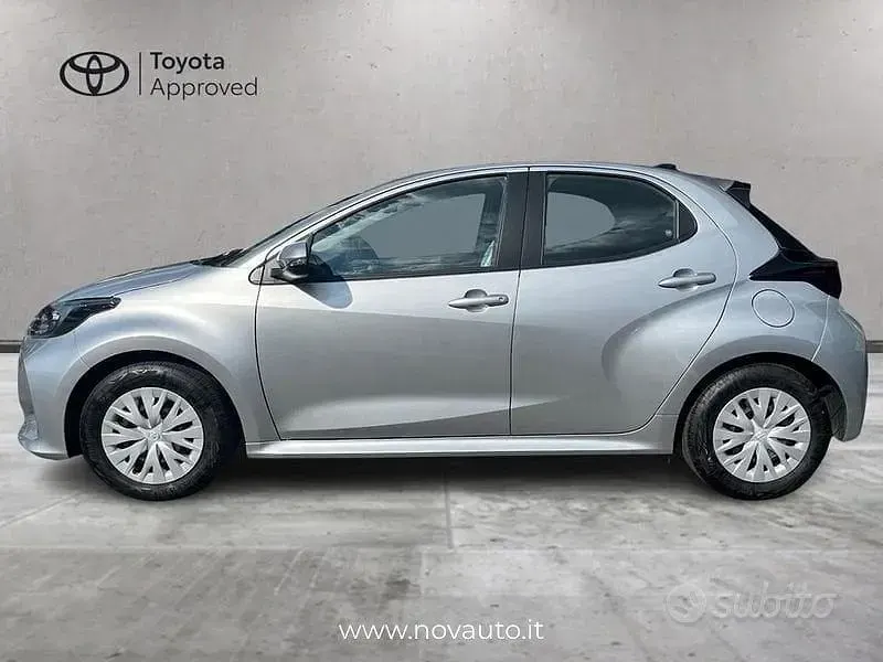 Usata Toyota Yaris Hybrid Active 116 CV (85 kW) 2026 Grigio Berlina