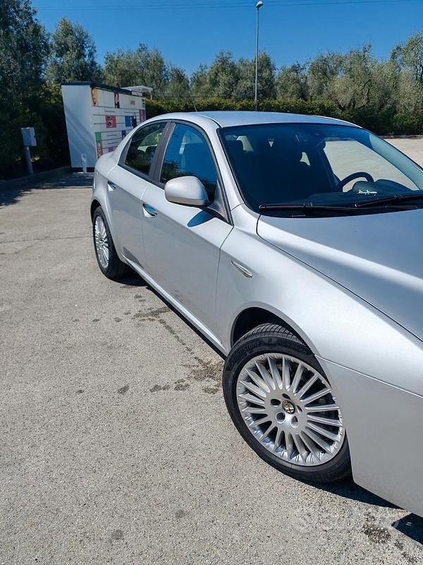 Usata Alfa Romeo 159 Exclusive 200 CV (147 kW) 2007 Grigio Berlina