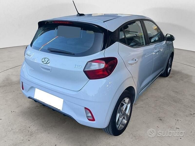 Usata Hyundai i10 100 CV (73 kW) 2023 Bianco Utilitaria