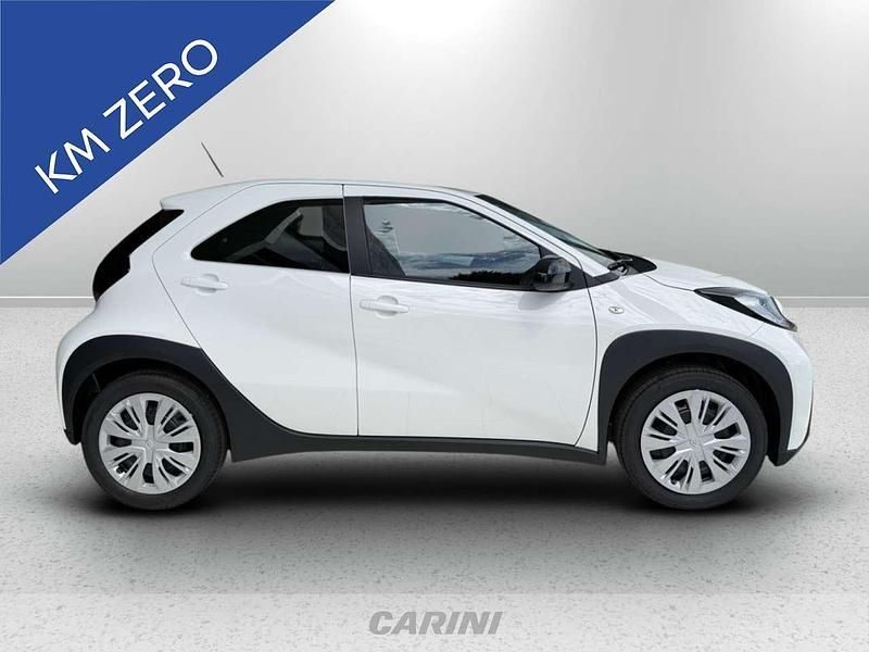 Nuova Toyota Aygo X Active 72 CV (52 kW) 2025 Biancointerni neri SUV
