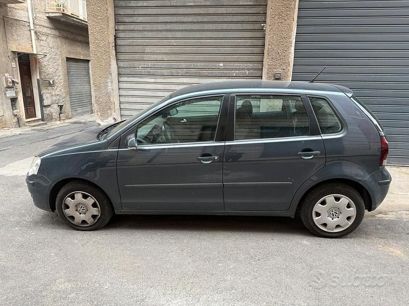 Usata VW Polo Sportline 69 CV (50 kW) 2007 Grigio Utilitaria