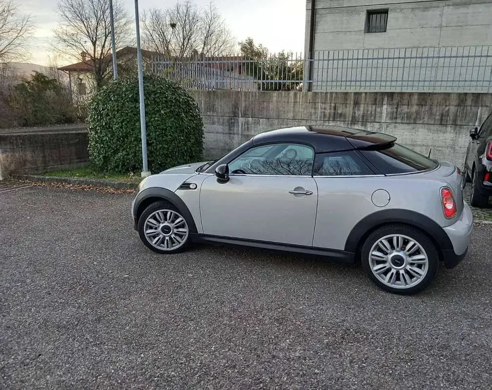 Usata Mini Cooper Coupé 122 CV (89 kW) 2012 Argento Coupé