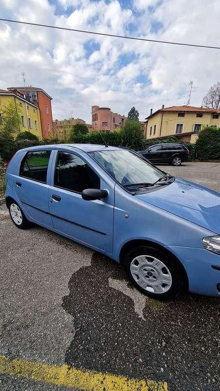 Usata 2006 Fiat Punto Tre volumi | 2000 € (Buon prezzo) - Immagine 1/4