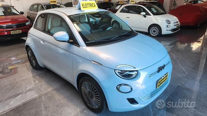 Begagnad Fiat 500e Icon 86 kW (118 HK) 2022 Blå Sedan