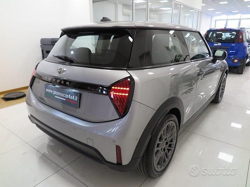 Usata Mini Cooper Essential 156 CV (114 kW) 2024 Grigio Utilitaria