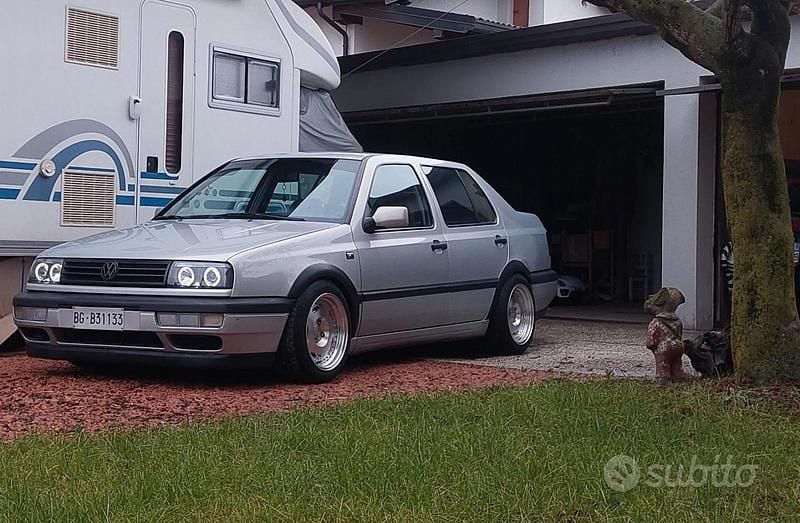 Usata VW Vento 75 CV (55 kW) 1992 Grigio Berlina