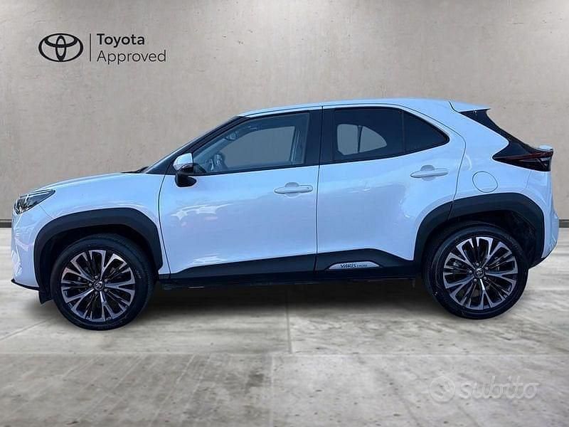 Usata Toyota Yaris Cross Lounge 116 CV (85 kW) 2022 Bianco SUV