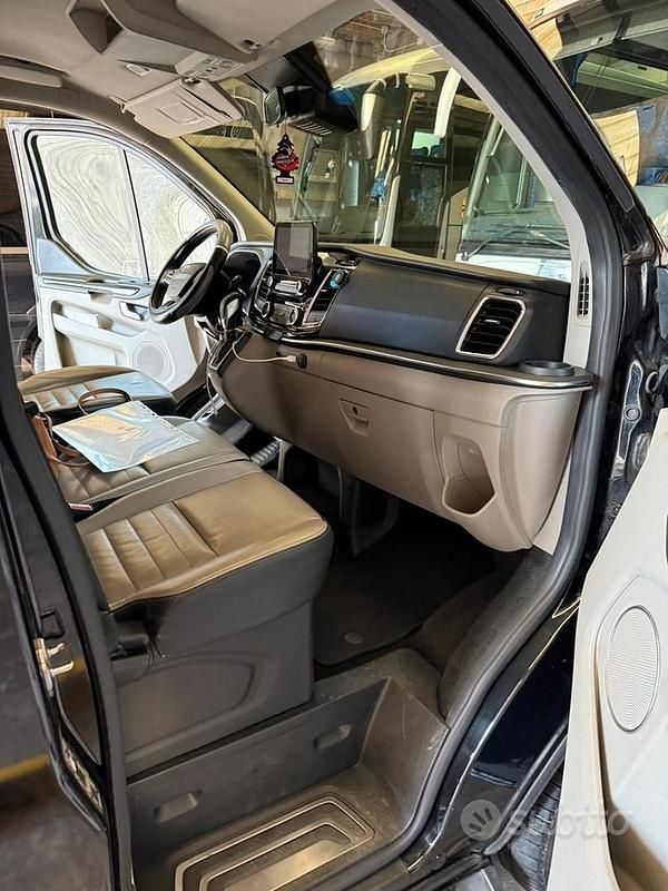 Usata Ford Tourneo 185 CV (136 kW) 2021 Nero Monovolume