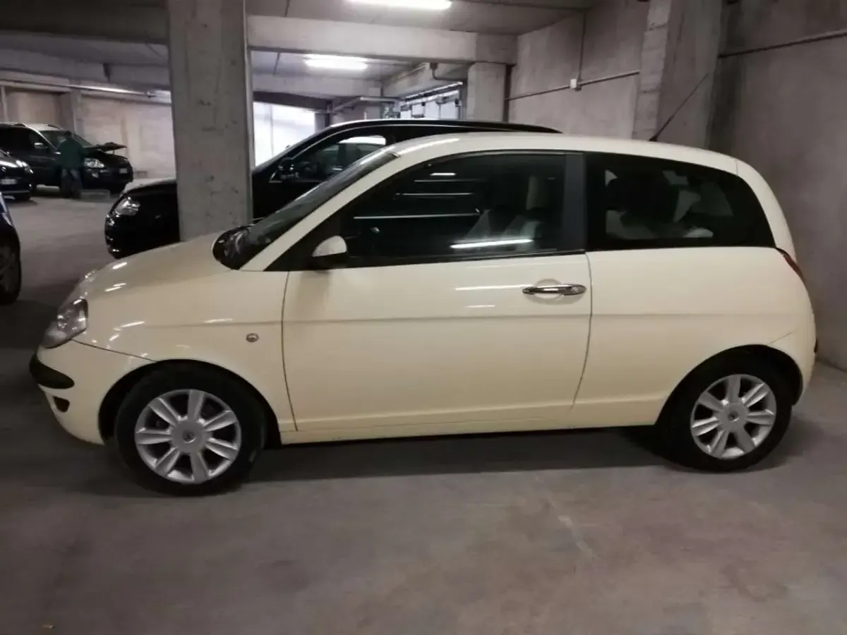 Usata Lancia Ypsilon 60 CV (44 kW) 2006 Beige Utilitaria
