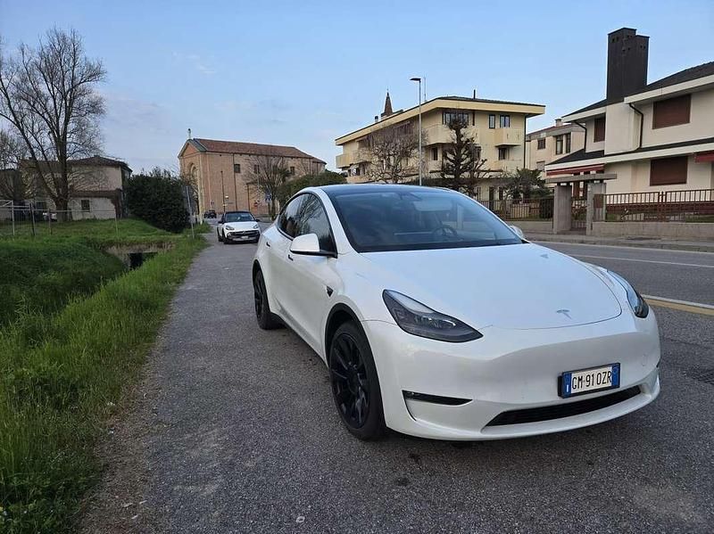 Usata Tesla Model Y 152 kW (208 CV) 2023 SUV