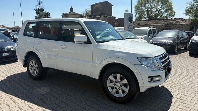 Usata Mitsubishi Pajero Intense 190 CV (139 kW) 2016 Bianco SUV