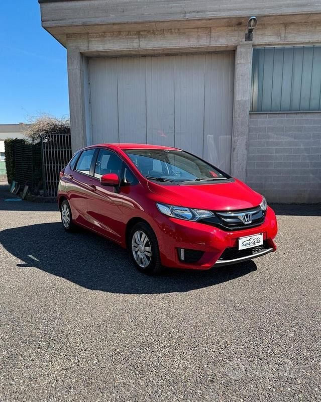 Usata Honda Jazz 102 CV (75 kW) 2016 Rosso Utilitaria