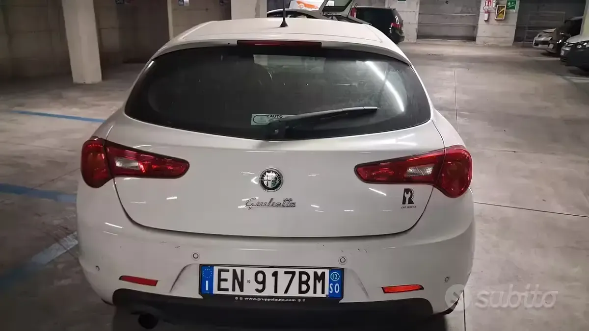 Usata Alfa Romeo Giulietta Distinctive 105 CV (77 kW) 2012 Bianco Utilitaria