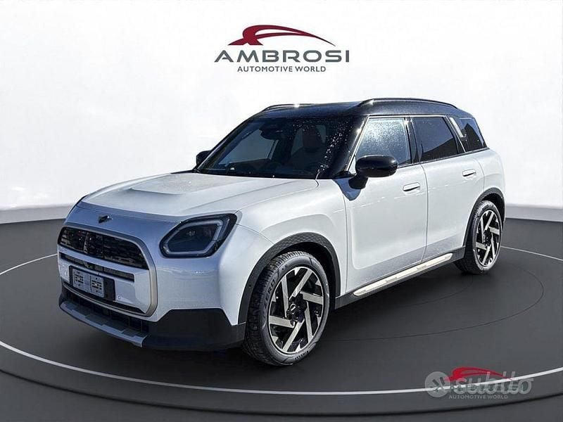 Usata Mini Cooper Countryman Favoured 150 kW (204 CV) 2025 Bianco SUV